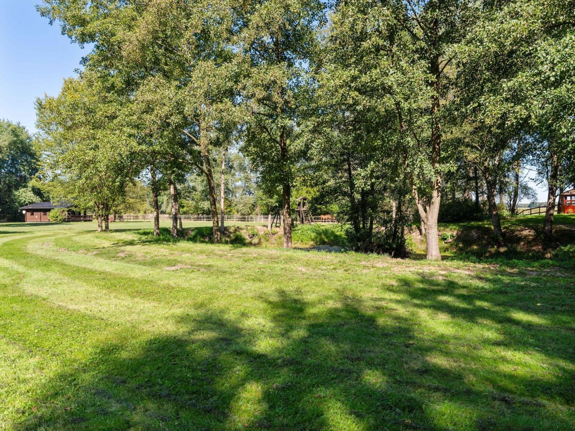 Holiday Home On A Horse Farm In The L Neburg Heath 에스치드 외부 사진